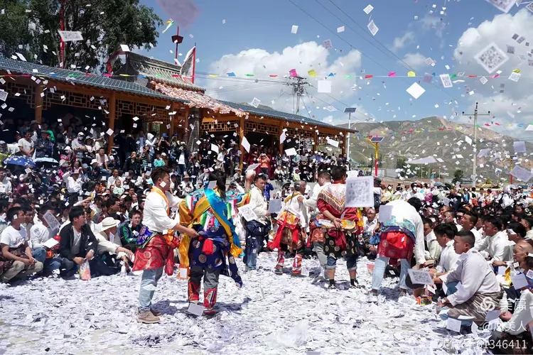 青海热贡《六月会》盛况